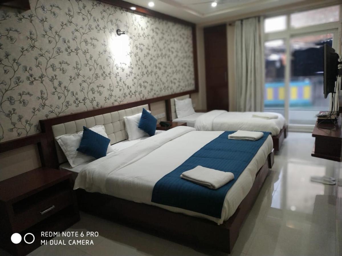 Hotel Sjr Варанаси Экстерьер фото
